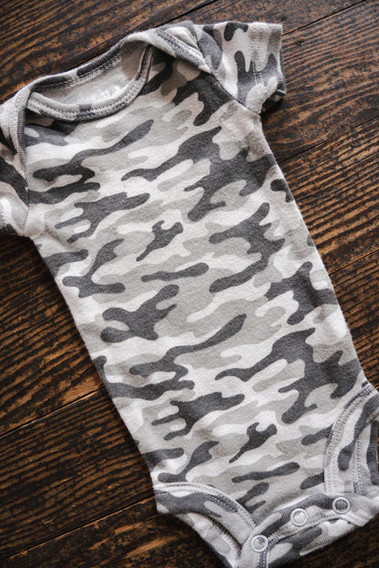 Grey Camo Bodysuit: preemie