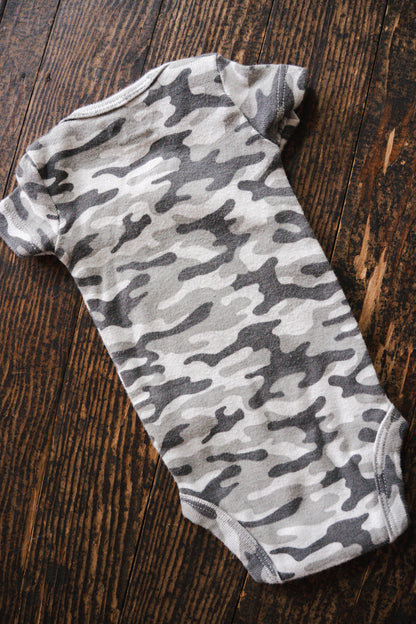 Grey Camo Bodysuit: preemie