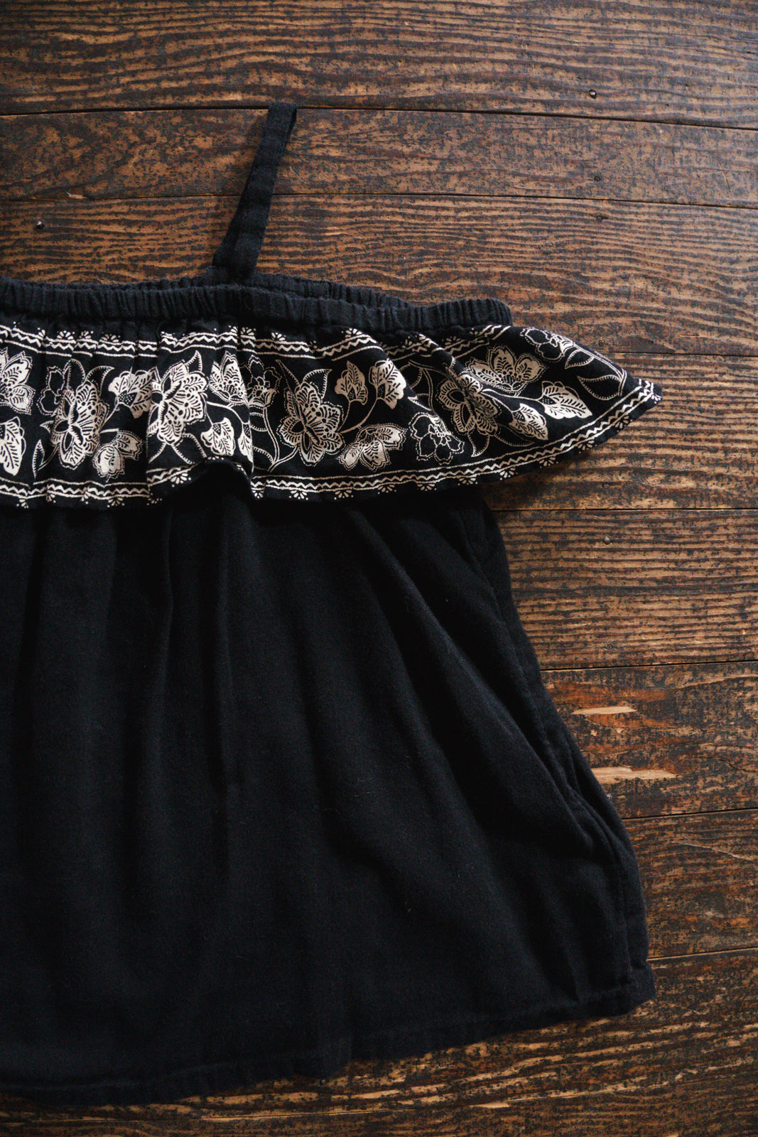 Black Flowy Ruffled Tank Top: 4T