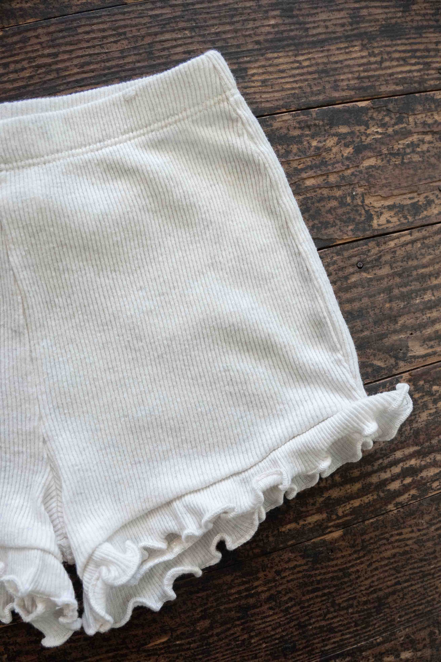 Wheat Heather Ruffled Shorts: 12mos