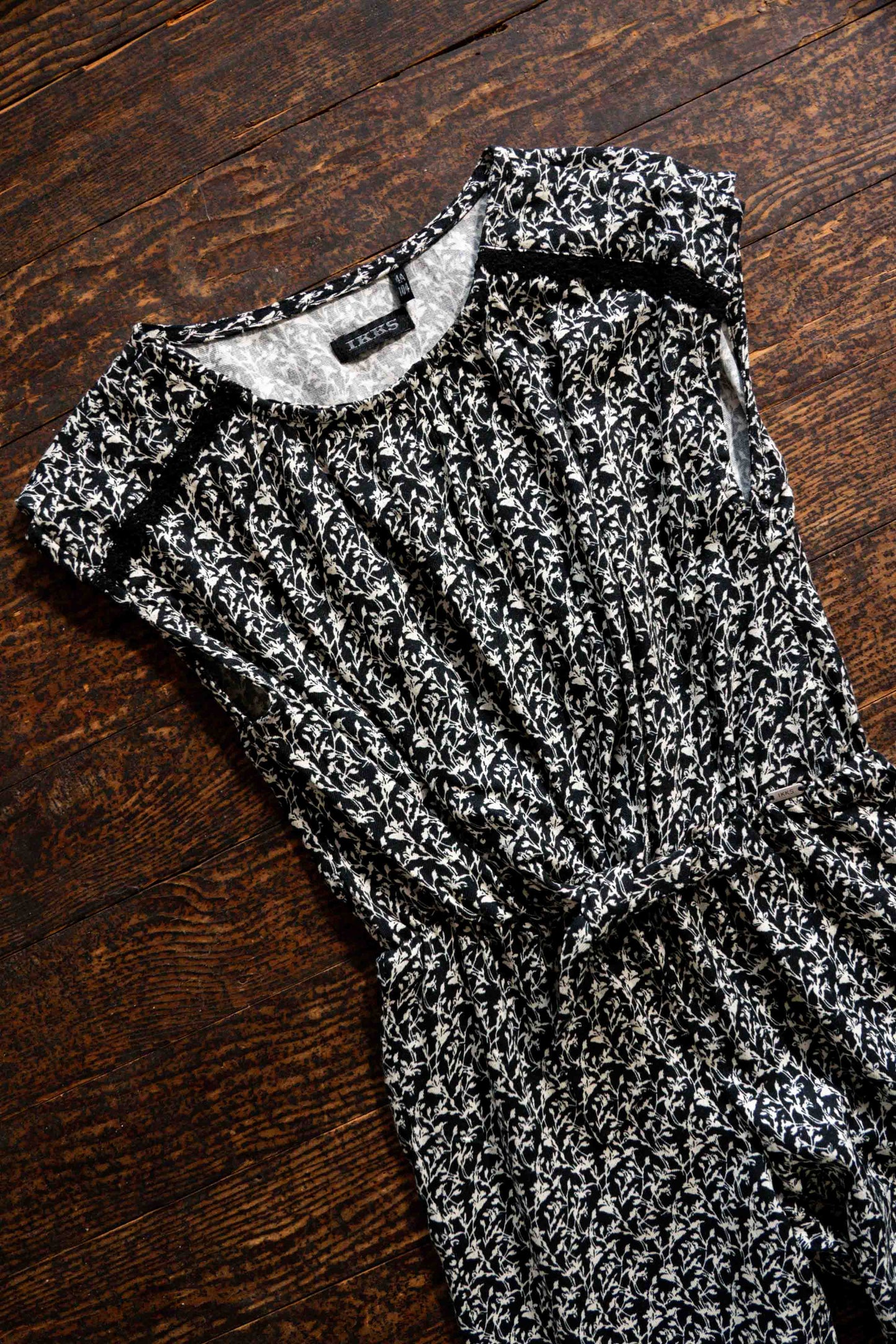 Black Floral Pattern Jumper: 4T