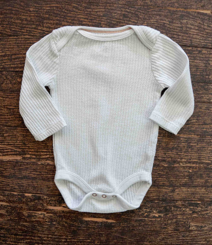 White Waffle Long Sleeve Bodysuit: 0-3mos