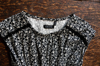 Black Floral Pattern Jumper: 4T