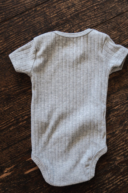 Heather Grey Ribbed Bodysuit: 0-3mos