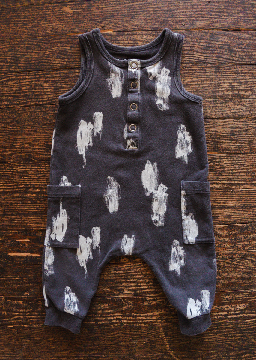 Charcoal Grey Abstract Sleeveless Romper: 12mos