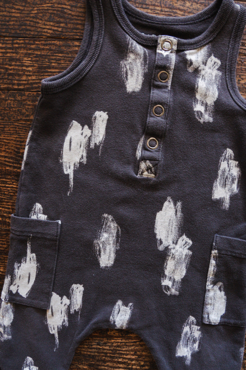 Charcoal Grey Abstract Sleeveless Romper: 12mos